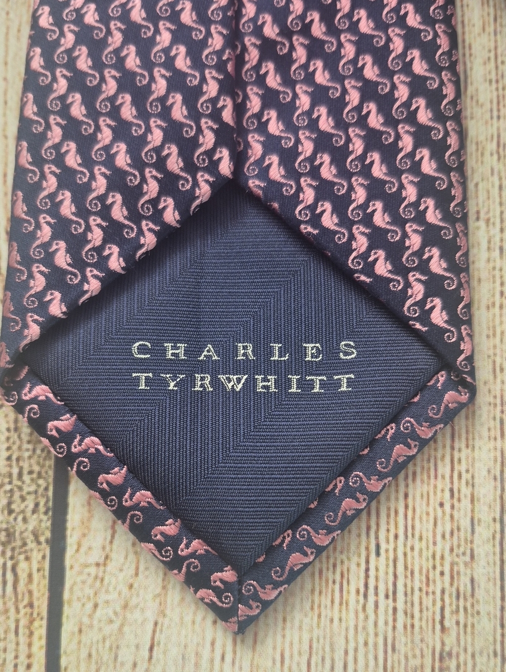 Charles Tyrwhitt Men's Navy & Pink Seahorse Print 100% Silk Necktie Luxury